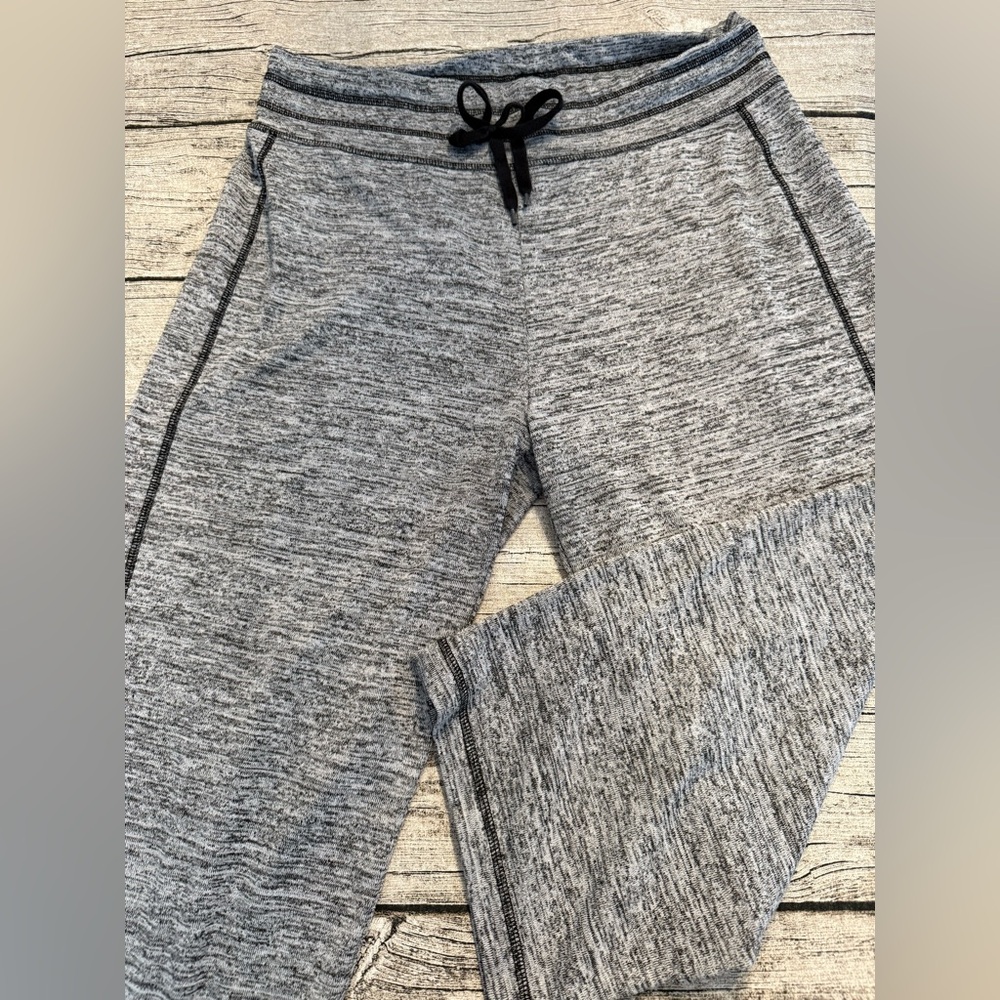 Like new! Jones NY Women’s Soft pull-on Capri Jogger Pants, loungewear. XL - Picture 2 of 6